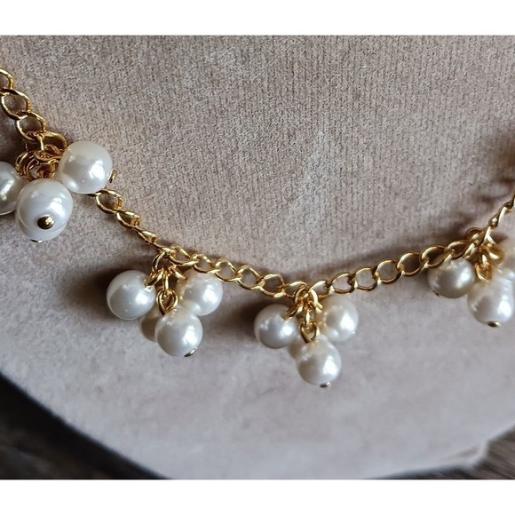 Avon Faux Pearl Cluster Necklace - Picture 3 of 6